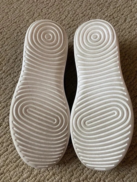 Allbirds Wool Cruiser Slip-On- 7.5W Black- Nearly New - Picture 4 of 4